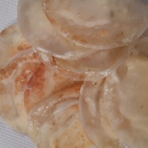 残った餃子の皮で簡単♪チーズピタ